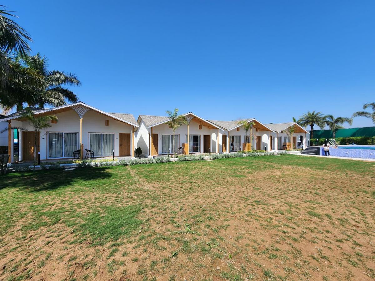Vits Daman Devka Beach Exteriör bild
